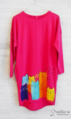 Un fel de rochie cu pisici colorate – roz